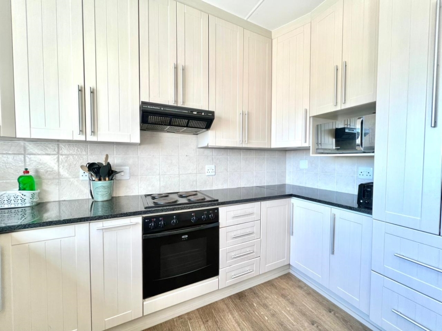 5 Bedroom Property for Sale in Paradise Beach Eastern Cape